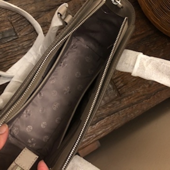 Emerson Small Tote Zip/Sold - Picture 7 of 9